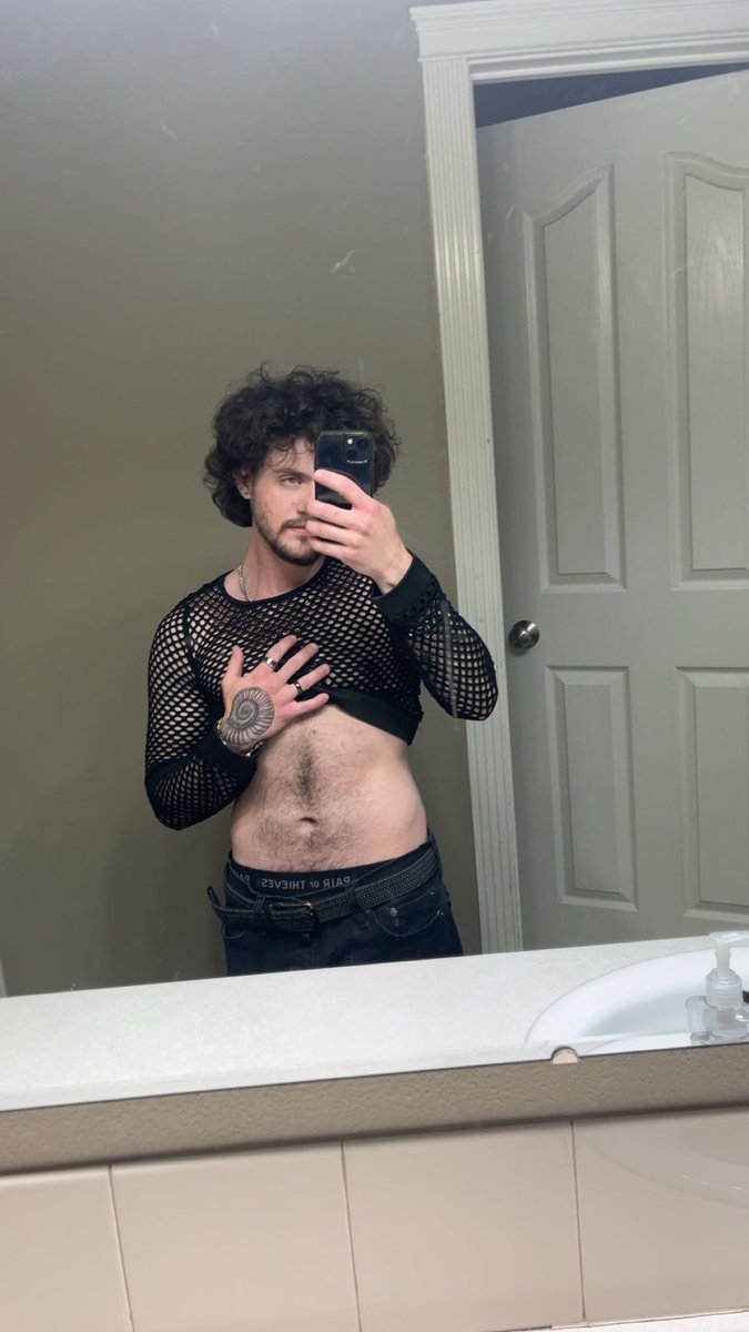 princeb3ll's tweet photo. Some extras from previous photoshoots 😉 This prince is gonna be outta town for a week, if you miss me enough maybe you’ll get vacation pics😏
#trans #bottom #twink https://t.co/V9V84rFimq