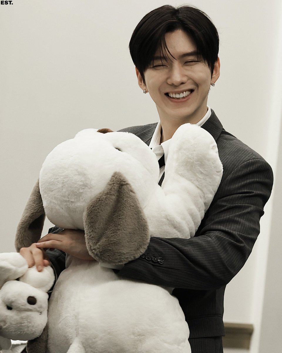 EST_0514_'s tweet photo. 260719 #기현 #KIHYUN #キヒョン 

어쩜 이렇게 행복하게 웃을까🥹 https://t.co/iO3cH9dGP8