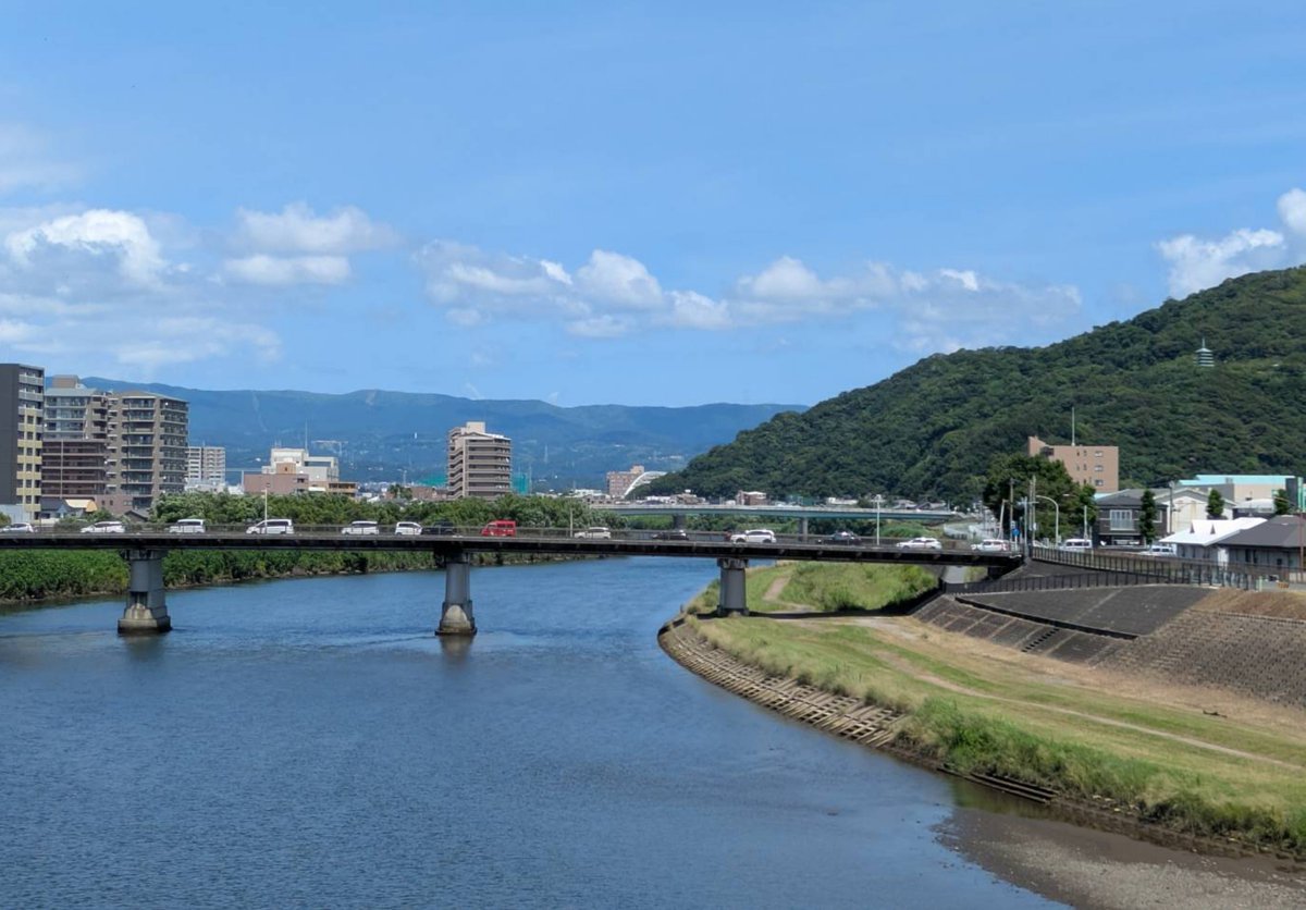 hs283kn's tweet photo. 7月19日杉山清貴さんのアコライブ沼津市民文化センターへ♫  電車🚃の窓から海を眺め沼津駅から狩野川にかかるあゆみ橋を渡り👟👟夏空を満喫しホールへ ライブで聴きたかった曲やその日だからこそ心に沁みる曲もありました感謝です🍀ホールには爽やかな海風が吹く🍧 🎹は高瀬順さん☆ https://t.co/XLXWtH6Xp8