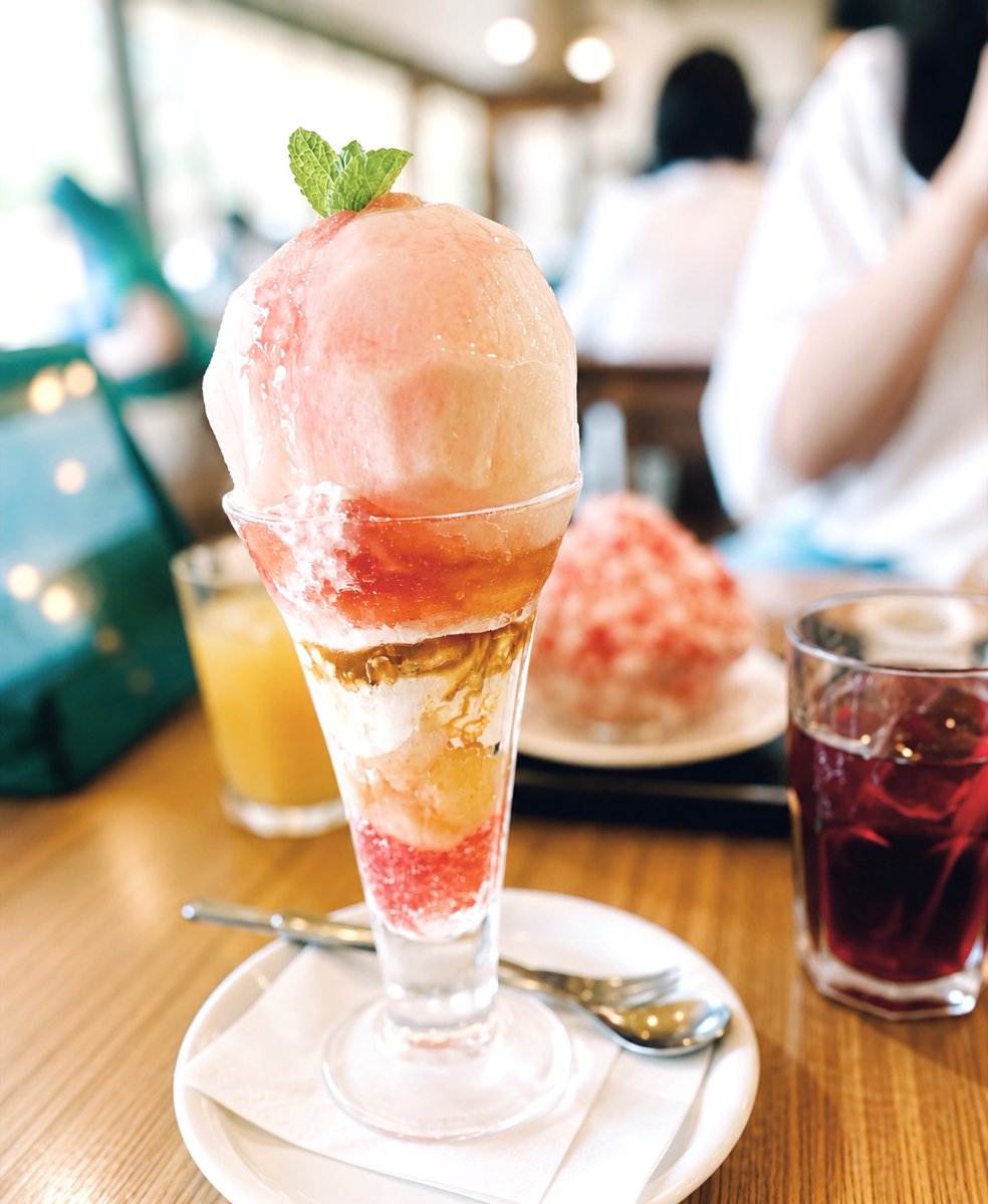 RinrinSi3's tweet photo. 桃まるごと2個のったパフェを食べに行こうとしたら月曜はお休みだったので、違うカフェへ。
桃まるごと1個のったパフェを食す🍑🍽️

桃2個パフェは来年のお楽しみにする ๑ ᷇ 𖥦 ᷆๑)♡ https://t.co/A4hlcxLoiy