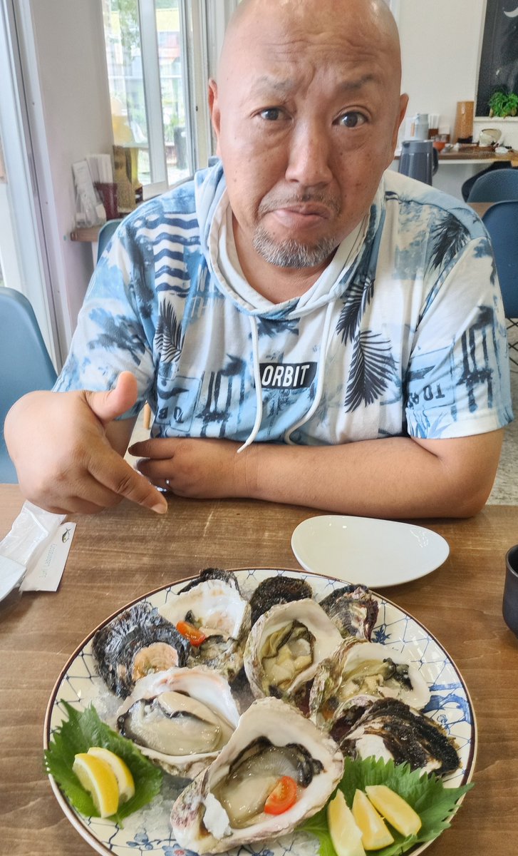 1090You's tweet photo. 今日は朝からお墓参りに行ってついでにブリ丼と牡蠣を食べに蒲江へ（　´∀｀）
やっぱ魚食うなら地元よね https://t.co/lWCTzhgI1Y