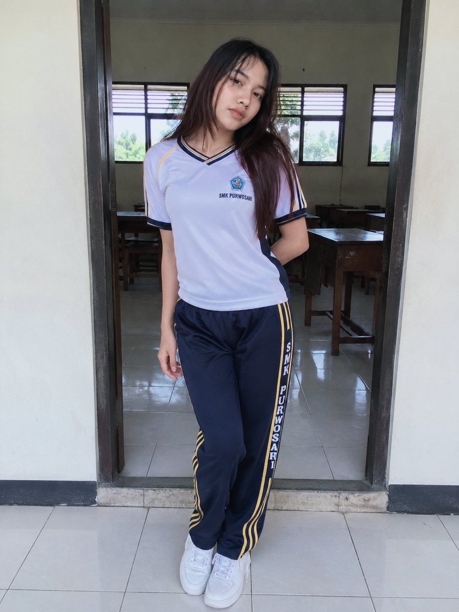 Myi1xe1's tweet photo. Jam olahraga pas hari Senin EMG nyebelin bgt🙂‍↕️🥹 https://t.co/bNzdnXsxsR