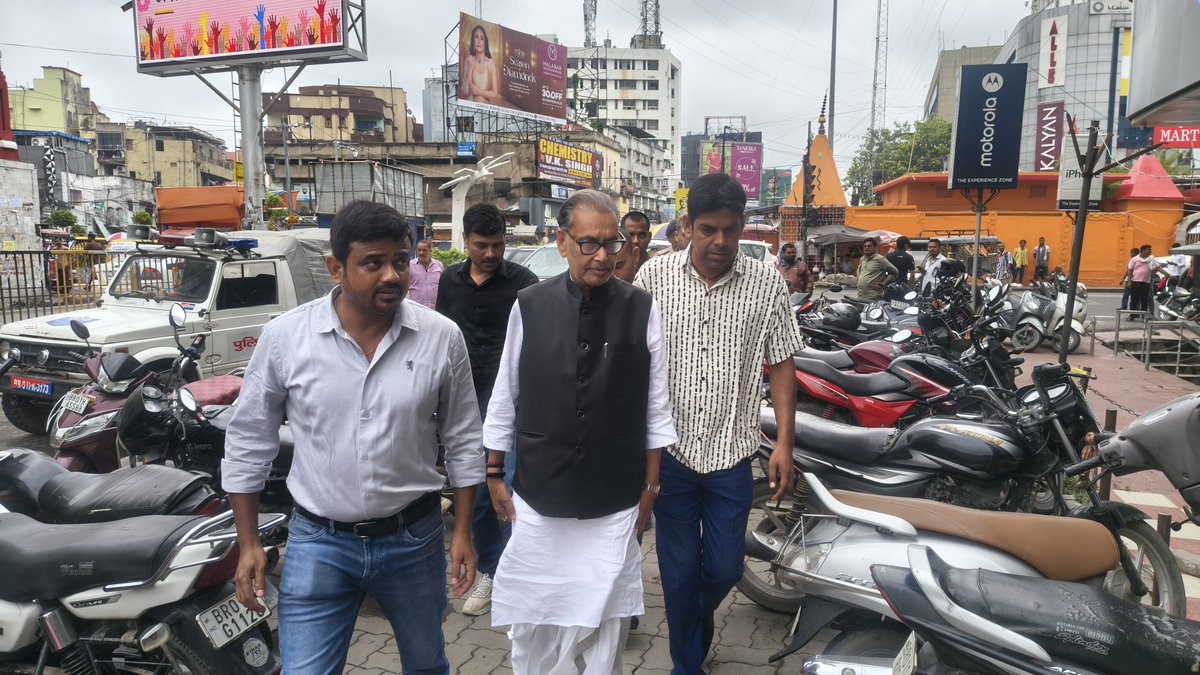 RadhamohanBJP's tweet photo. बांकीपुर विधानसभा उपचुनाव प्रवास के क्रम में आज बांकीपुर विधानसभा क्षेत्र के कृष्णा मंडल अंतर्गत कृष्णापुरी शक्तिकेंद्र पर बोरिंग रोड चौराहा स्थित वर्मा सेंटर कॉम्प्लेक्स में बैठक कर प्रमुख नागरिकों से मुलाकात की।

सभी लोगों ने एनडीए समर्थित भाजपा प्रत्याशी श्री नीरज कुमार सिन्हा जी के प्रति अपना पूर्ण विश्वास एवं समर्थन व्यक्त किया। यहां की जनता का उत्साह और सकारात्मक वातावरण यह स्पष्ट संकेत दे रहा है कि बांकीपुर की जनता विकास, सुशासन और राष्ट्रहित की राजनीति के साथ मजबूती से खड़ी है।

#BankipurByElection #NDA #BJP #NeerajKumarSinha #BankipurKaBeta
#JanSampark