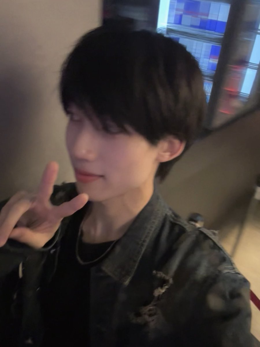 THANKU__V2's tweet photo. IDoL fes 終わりました、！
20分ライブできて楽しかったですm(_ _)m

日頃より感謝申し上げます、遠征後初ライブということで名古屋弁が抜けきらなかったです。

海の日にお集まりいただけて勝手にテンションが上がってました、(V*2？)

特典会もお越しいただきありがとうございました🙇🏻

Go V*2! https://t.co/eLhg827BGF