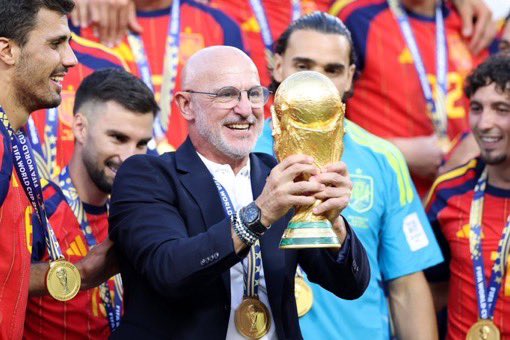 BarcaNewsFRA's tweet photo. 🚨🗣️ Luis De la Fuente : « Lamine a appris à jouer à un autre type de football qui l'aidera à mûrir, il s'est sacrifié pour le bien du collectif. Il a fait une excellente Coupe du monde. » 🇪🇸❤️ https://t.co/mxOb438xuz