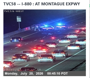 KCBSAMFMTraffic's tweet photo. #Milpitas -- A crash on northbound #Interstate880 before Great Mall Parkway, the two left lanes are flared off. (Photo: @CaltransD4) #KCBSTraffic. https://t.co/Y5MotQY3NM