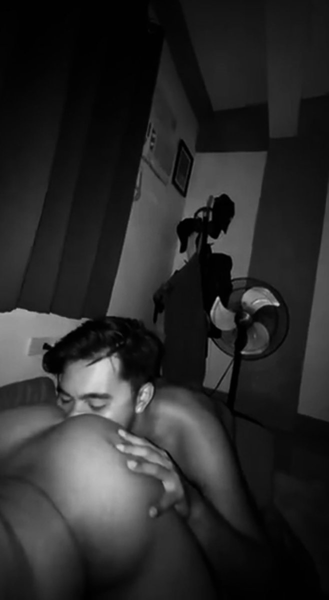 scondacc's tweet photo. Paling suka nyepong top sampai mentok ,biar ada sensasi plok plok plok💦💦💦,info top hyper 😝🤏🏼#gaybali https://t.co/Cz6UaS88Uo