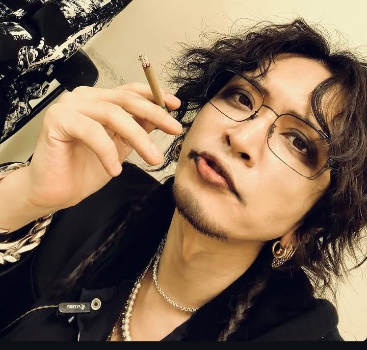7vistlip's tweet photo. 海さん！お誕生日おめでとうございます🎉㊗
今日のライブも行けないけど
心よりお祝いしてます

全力で楽しいバースデーライブになりますように🎂 https://t.co/gjrcD4kV0V