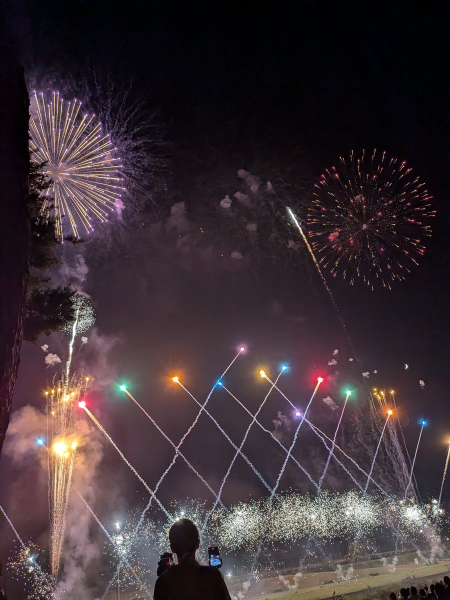 toshi37NACK5's tweet photo. 須坂みんなの花火大会🎆
須坂も前より花火の規模でかくなったな！
一発ずつしかあがらなかったのに！ https://t.co/2b7G5dOuzD