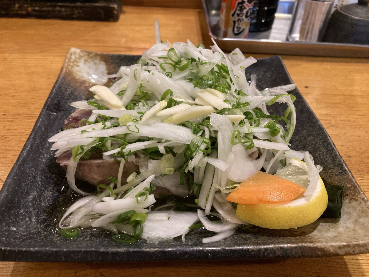 moaigaugoita's tweet photo. #高知の美味いもん 
しお叩き

のってる薬味も高知オールスターズ
家で真似してもこの味にならない
帰って3日、もう食べたい
@ajigekijouchika https://t.co/sZRceueQpp