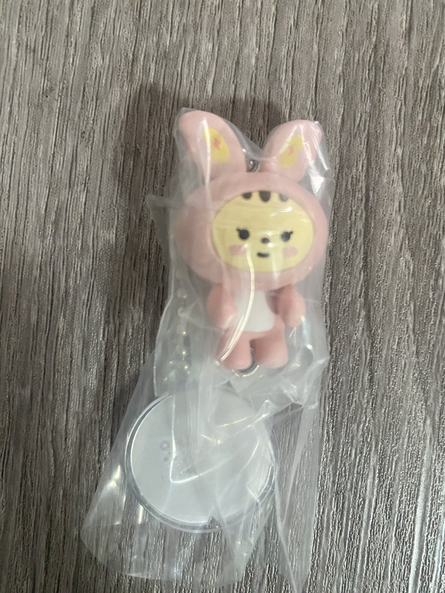_210316_'s tweet photo. SEVENTEEN      MINITEEN  
つまんでつなげてますこっと
ガチャガチャ 交換

譲   ジョンハン⛓️

求   ウジ🦀

郵送にて交換希望です。
お声掛けお待ちしております🙇 https://t.co/1efql1wsLX
