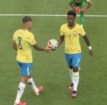 wellingt0nbobo's tweet photo. vinicius junior fez todo esse show gerando hate no rodri e no fim o 10x mais dele foi ter medo de cobrar um penalti entregando o jogo pra noruega https://t.co/yN1FBatekV