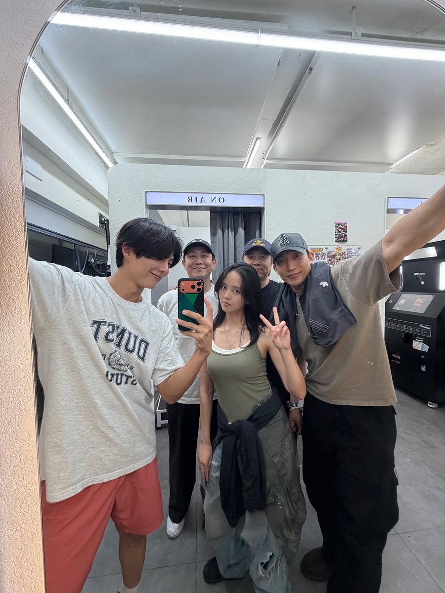khohgt's tweet photo. 굿보이들 얼마나 친하고 사이 좋은지 사진에서 다 느껴짐✨
드라마 방영 때부터 늘 사진 올려주시는 보검 배우님께 감사를😭 https://t.co/Hq6cGW9bYp