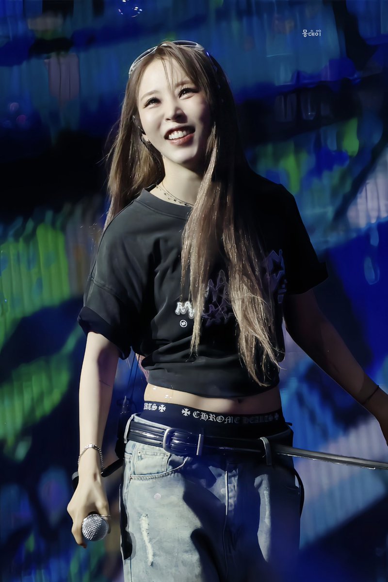 mondayblue__s's tweet photo. 260719 마마무 4WARD 마카오 콘서트

공주님❤️‍🔥

#마마무 #문별   
#MAMAMOO #MOONBYUL https://t.co/jL76OKWa91