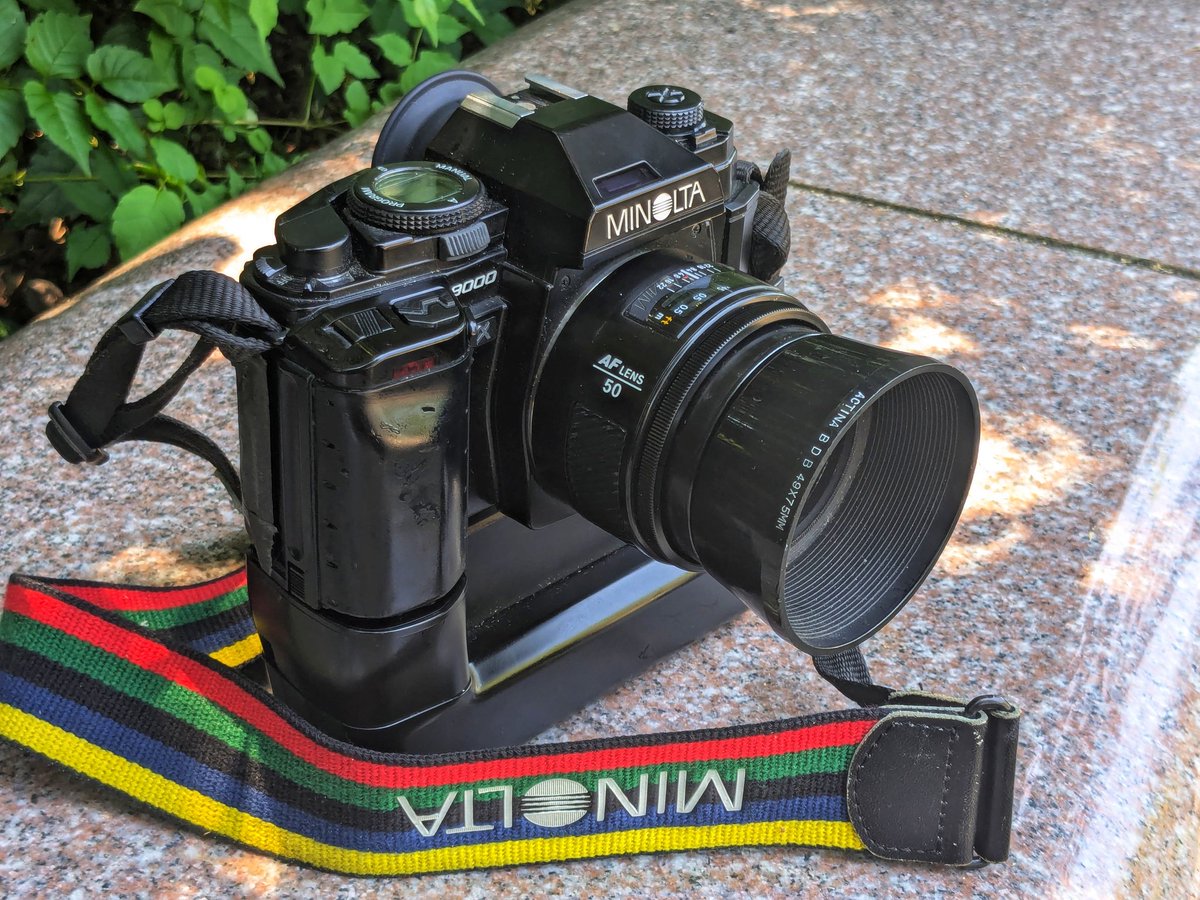 今日の散歩のお供にしたフィルムカメラはMINOLTA α9000にAF 50mmf1.7を