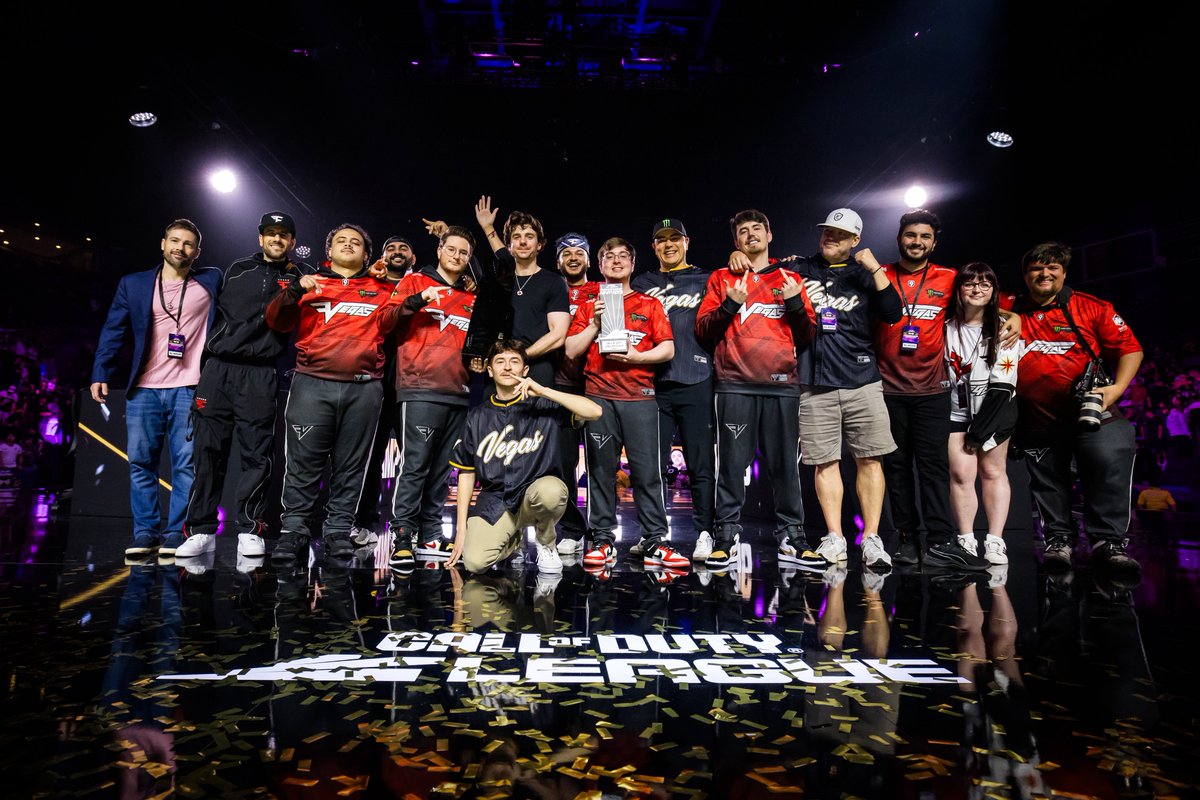FaZeEsports's tweet photo. Goodnight. 🏆💍 https://t.co/pXspROYCt3