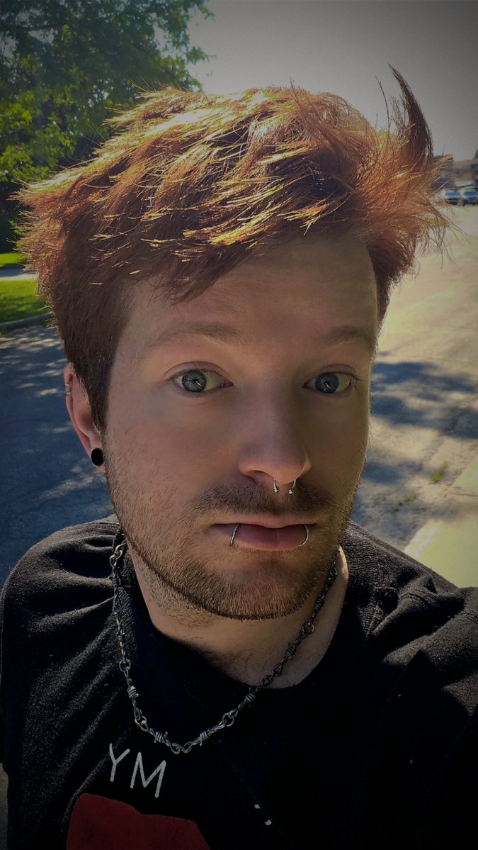 CreepsManiaFR's tweet photo. @kiwithesmol Do I have the "emo boi pass" https://t.co/IVXUv39dXh