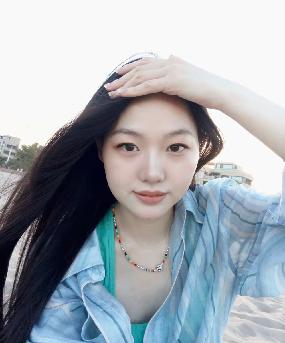 ru486a's tweet photo. 我的油脸和闺蜜的婊子脸，谁更榨精🥰🥰🥰 https://t.co/kCB9vR0MyS