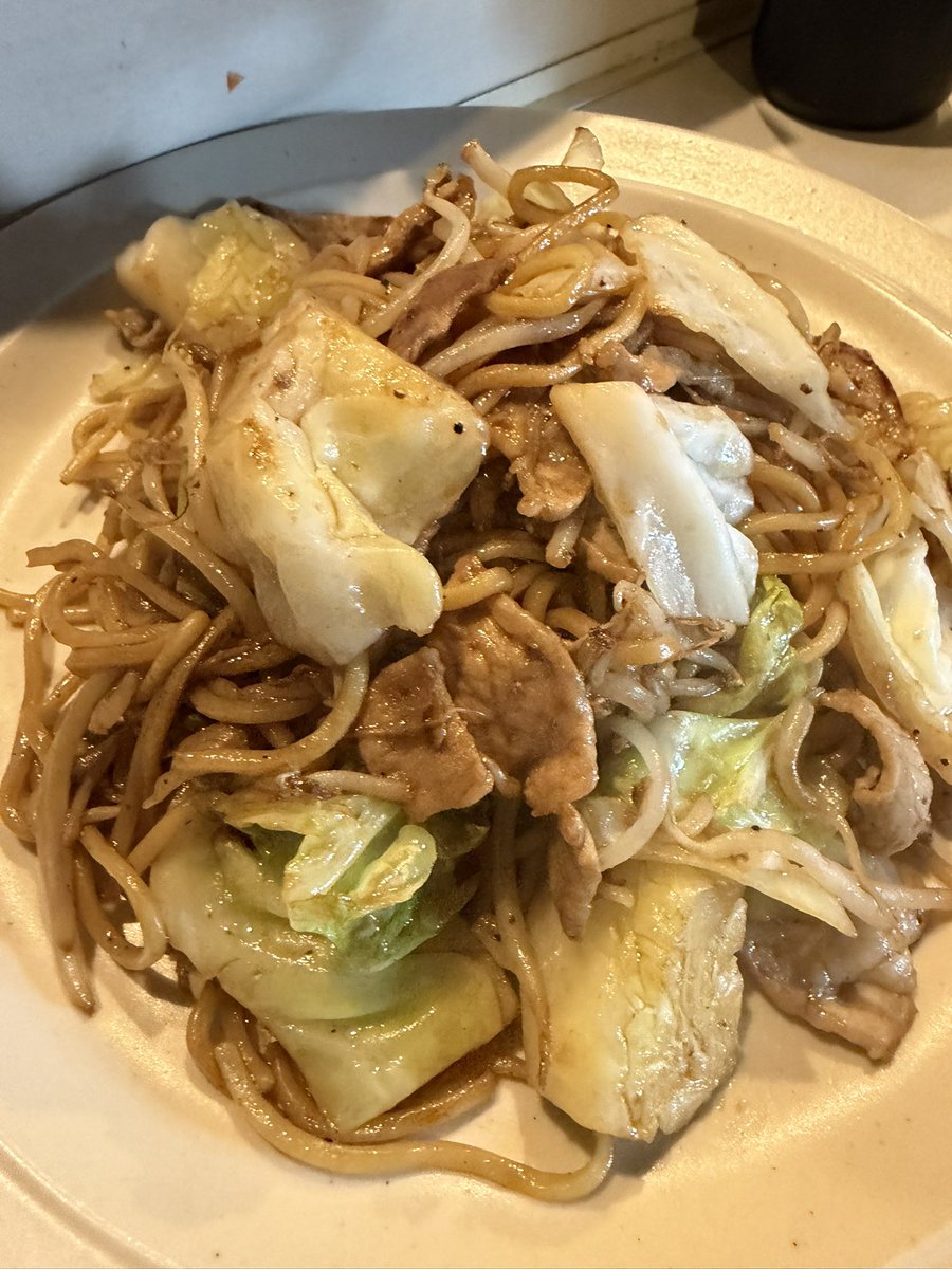sakaeganguro's tweet photo. 今日も焼きそば売ります👍 https://t.co/0bEVbgD20r