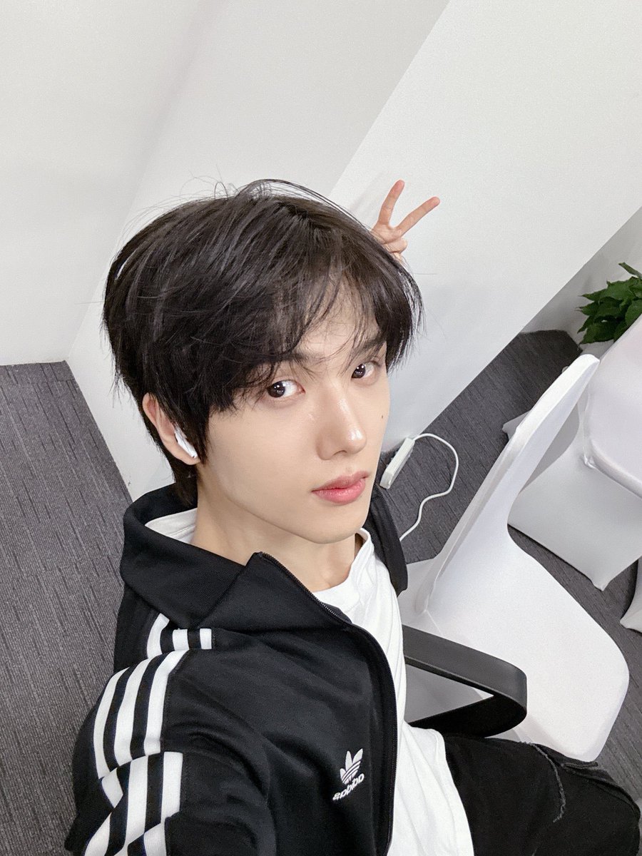 jisungphilic's tweet photo. park jisung, yes we miss your face ☹️ https://t.co/8mEriRDBGh
