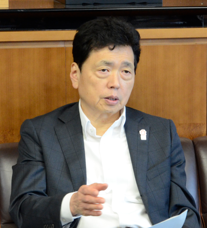 stop_linear's tweet photo. 国策リニアの先兵､国交省実務トップ=水嶋智は､非道な土地強制収用へ向かう成田空港｢第2の開港｣攻撃の確信犯だ‼➀https://t.co/w6ftq7Bn4V ➁https://t.co/M4XuGeZWMy ➂https://t.co/GMWcAlcYCZ
｢対話重視｣でも詰まる所は"問答無用！" 机上で話し合いつつ下では足蹴‼ #リニア中央新幹線 も同根 https://t.co/cL2M71iujn