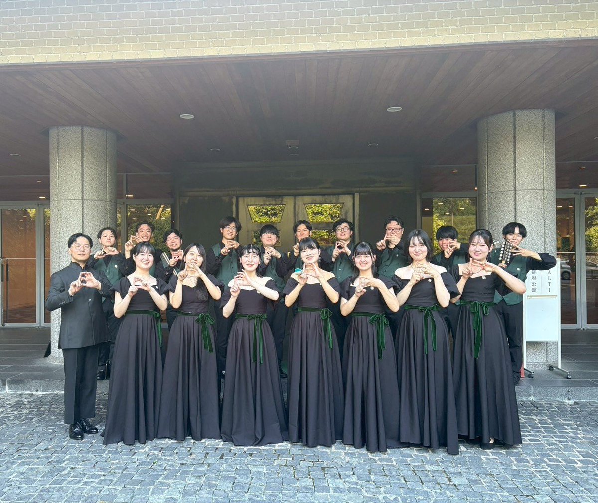 ensembleobanzai's tweet photo. 京都アルティ声楽アンサンブルフェスティバルに出演しました🎉

最後までみんなで作り上げた音楽を京都でお届けできたこと、とても嬉しく思います。
素敵なお言葉もたくさんいただきました❗

そして！今回初めて、おばんざいオリジナル衣装を着ての本番でした！
素敵すぎる衣装の考案をありがとう😢♥️ https://t.co/Su9ddO6pKZ