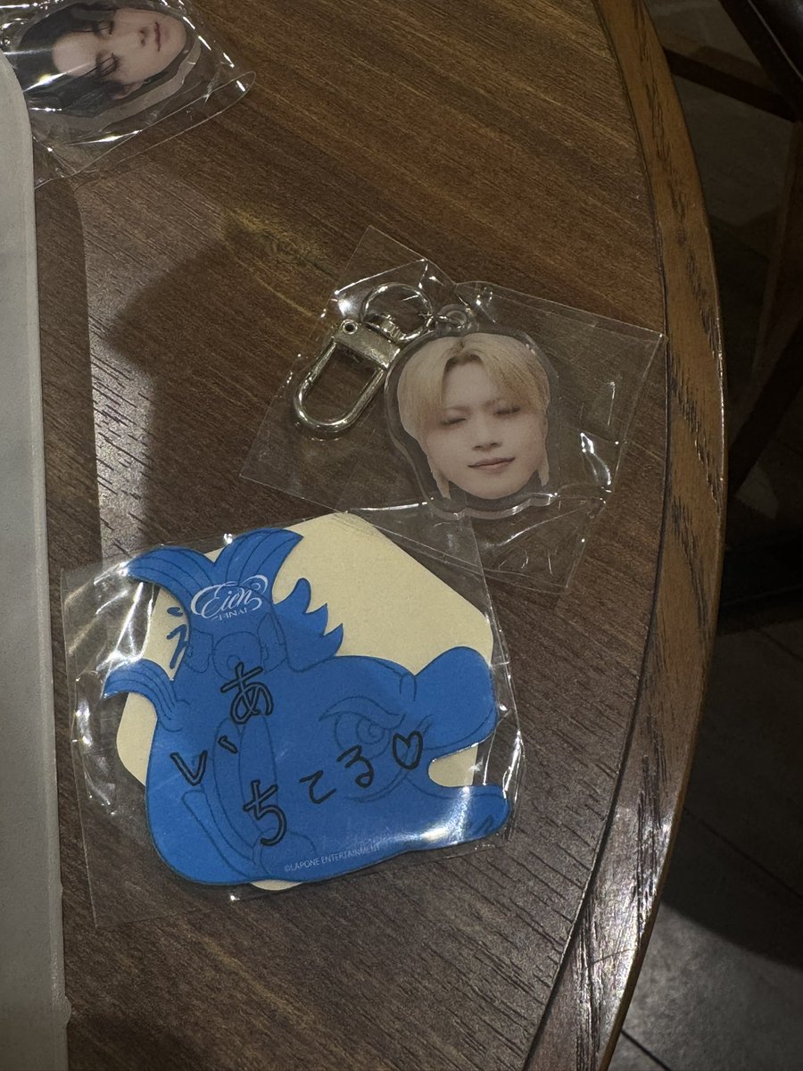 _____24kyt's tweet photo. @tor1h1k1account 検索から失礼します
木全の顔面アクキー所持しておりますが、川西との交換可能でしょうか？
本日参戦していないため、郵送希望です。 https://t.co/WsQidjXgOY