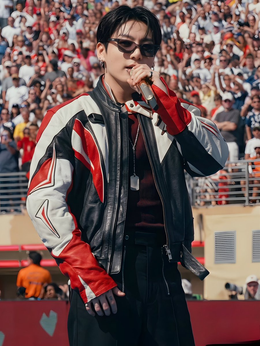 JEONKH_'s tweet photo. one of jungkook’s coolest looks ever https://t.co/vYv5gjoeTf