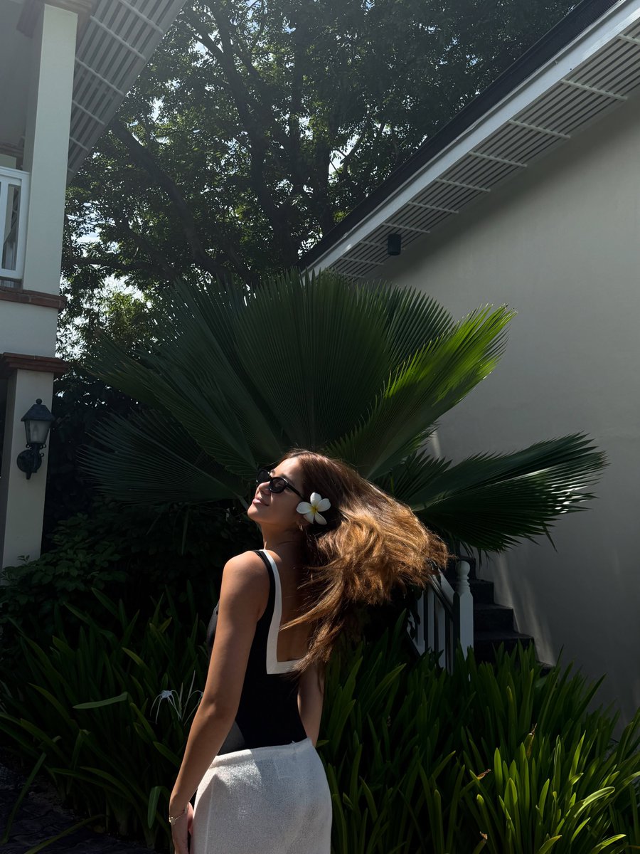 nearorfarrr's tweet photo. aiah can make you feel at peace in one photo, then leave you completely speechless in the next. the duality is actually insane. https://t.co/0OQcPheJFH