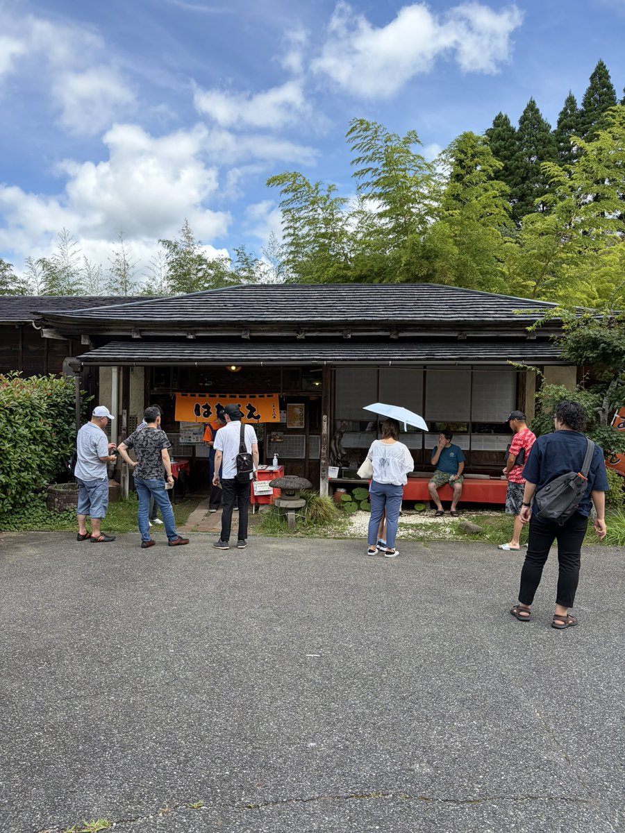 taro3293's tweet photo. 日本一行きにくいと言われている千葉のアリランラーメンへ。10:30ごろ到着も5番目。1巡目で中に入れましたがじっくり炒めの時間がかかるのでありつけたのは11:30ごろ。タマネギの甘みをよく感じられニンニクたっぷりの美味しいラーメンでした。 https://t.co/G6cocco09N