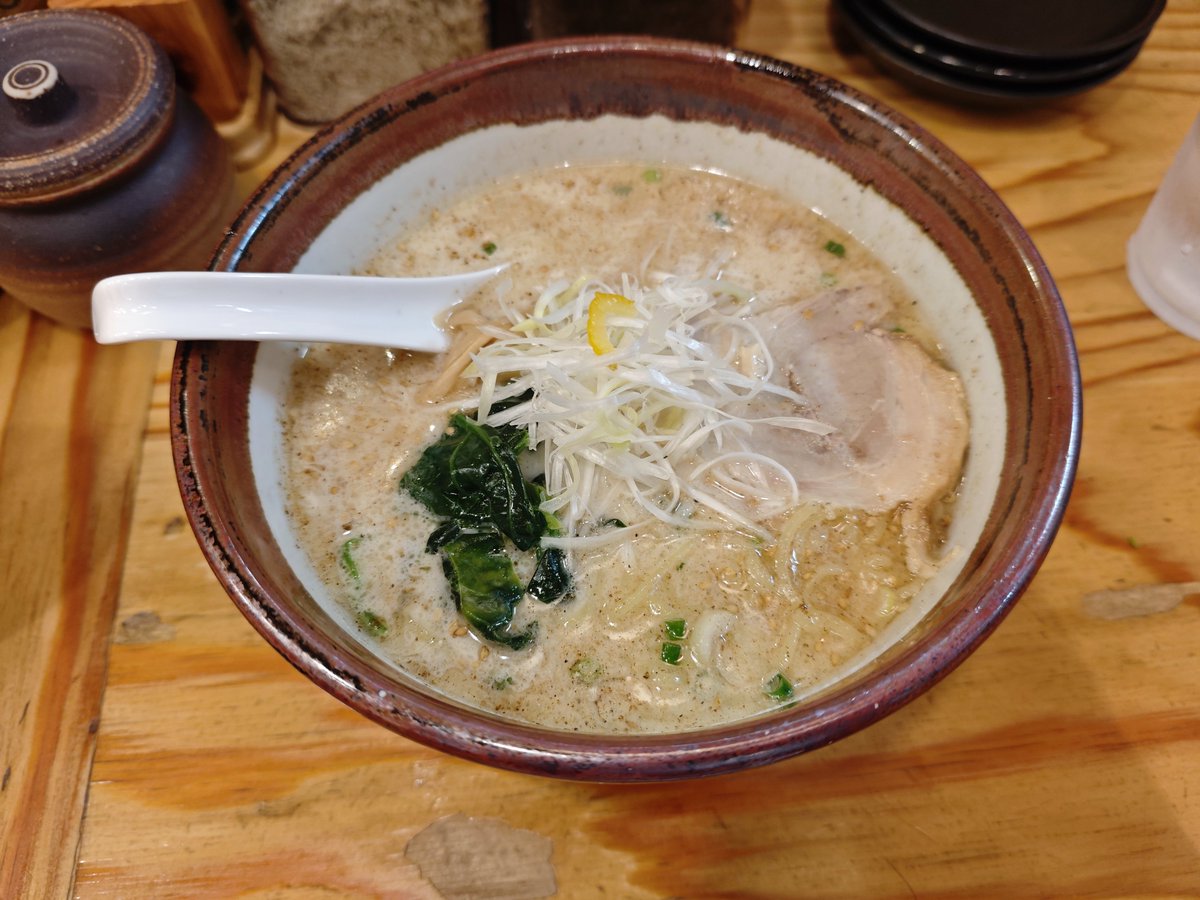 YUAKB's tweet photo. 東京のラーメンはここなんよ https://t.co/ZHTGws7Sgu