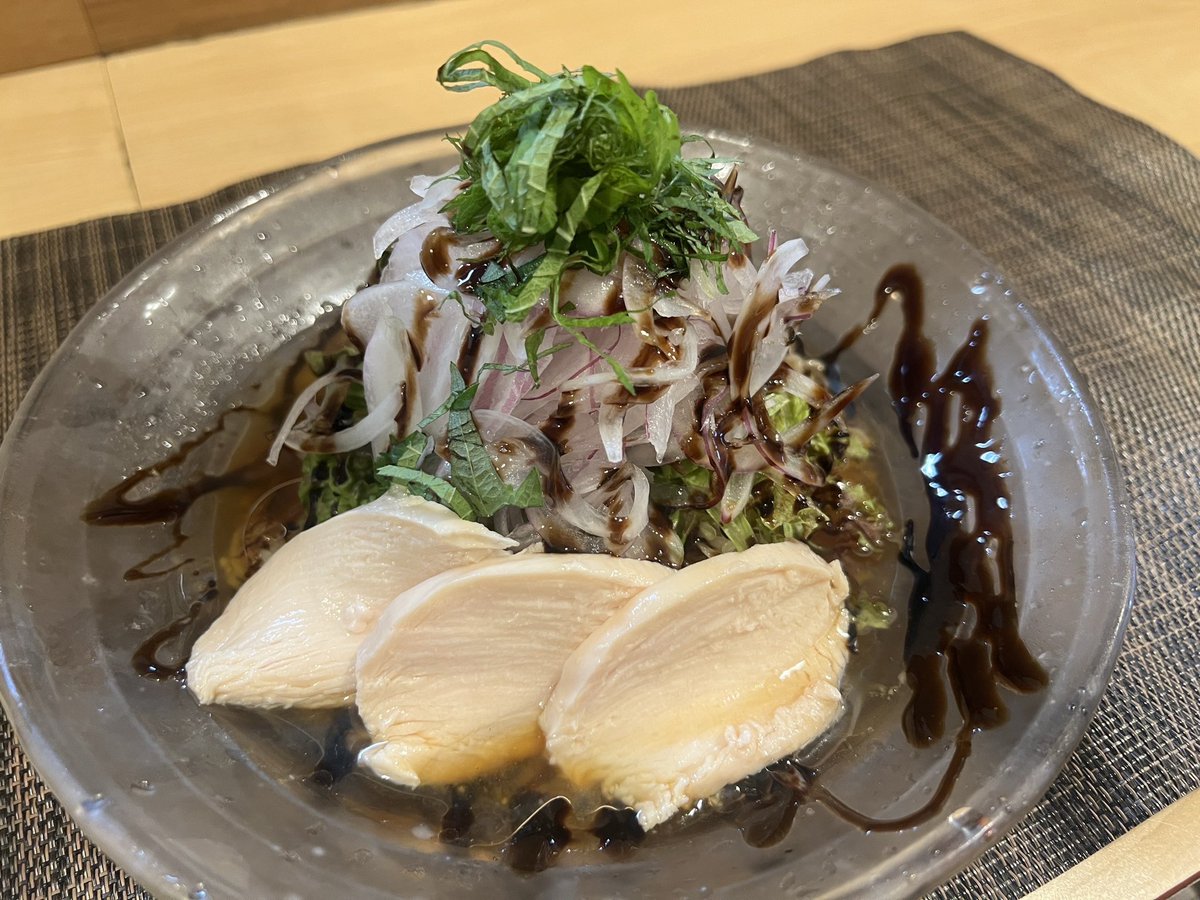 GINGINGIN001's tweet photo. ☀️今年もあいつが帰ってきた☀️

夏季限定レギュラーメニュー

🐟野菜たっぷり冷製煮干そば🐟

暑い日にはこれしかありません

煮干の旨味と生姜でサッパリ！！

バルサミコ酢で奥深く！！

夏の定番も元気に販売スタートです✨

締めに『チーズリゾット』で完璧です https://t.co/Jv5cNXF3ky