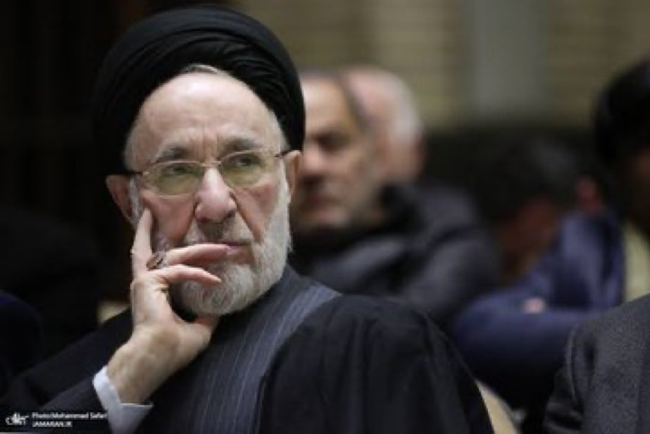 gPDEzd8EHrVejue's tweet photo. به کوری چشم دوانی پادو و اربابان کثیفش و کارفرمای  اصلیش  اسراییل کماکان امیر بی گزند خاتمی سرافراز در قلب میلیون ها انسان جا دارد و با ی تکرار بازی شوم فرقه منحوس پایداری ها و جنبل و جادوی ستاد و سیمای جلیلی جبلی رو دود می کند https://t.co/lXlZYxw46C
