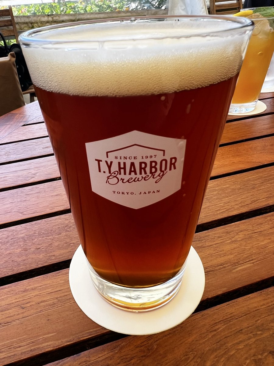 Cafe_B6's tweet photo. 今日の一杯は、近くのT.Y HARBERからです😊
外はめっちゃ暑いけど、テラス席はエアコンが効いていてとても快適です
IPA🍺めっちゃ美味しい https://t.co/QplPF5DfEC