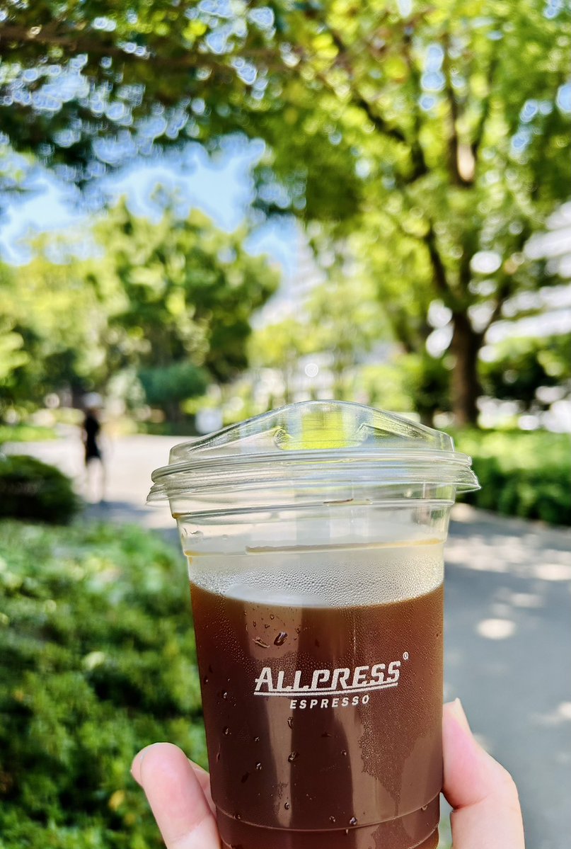 Rails_7's tweet photo. All presse さんのロングブラック、木場公園の木陰のベンチで飲んで行きます。 https://t.co/i9uSsc8n1s