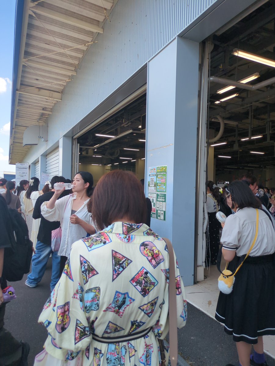 なな tweet media