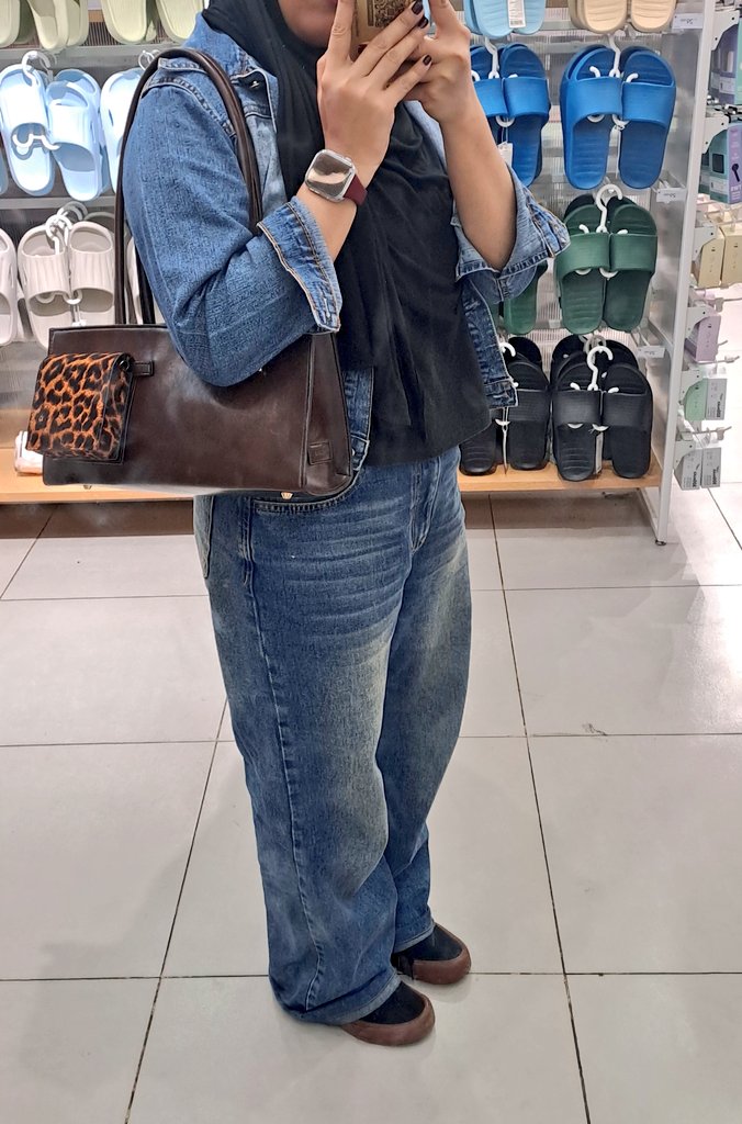 ftnnfs's tweet photo. 👖Celana : https://t.co/BHhNu3JGhl

👜Tas : https://t.co/0CbPWDifOm

👟Sepatu : https://t.co/38pBjmZDcT

⌚️Jam : https://t.co/h6lu5GpGID

#ootd #shopee https://t.co/zpgKTdUgyD