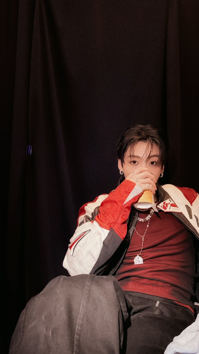 Jungkoo_gukkk97's tweet photo. https://t.co/vMJ9F46YTt