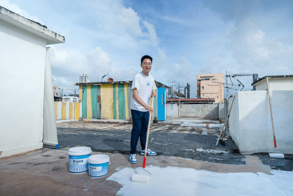 johnherbert's tweet photo. I doubt there is significant difference between this expensive white "product" and regular white paint. 

If it was so fantastic, as claimed, where is the data? instead its marketing fluff. #energyuse 

https://t.co/WOijXlLjLn https://t.co/okkk0t09Ay
