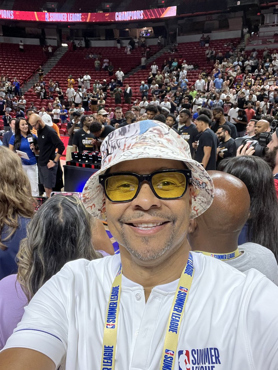 DJJFLAV's tweet photo. Warriors pulls off a thrilling nba summer league championship game over the grizzles @DJJFLAV @NBASummerLeague was in the building 🏀 https://t.co/pyjzTtNrcQ
