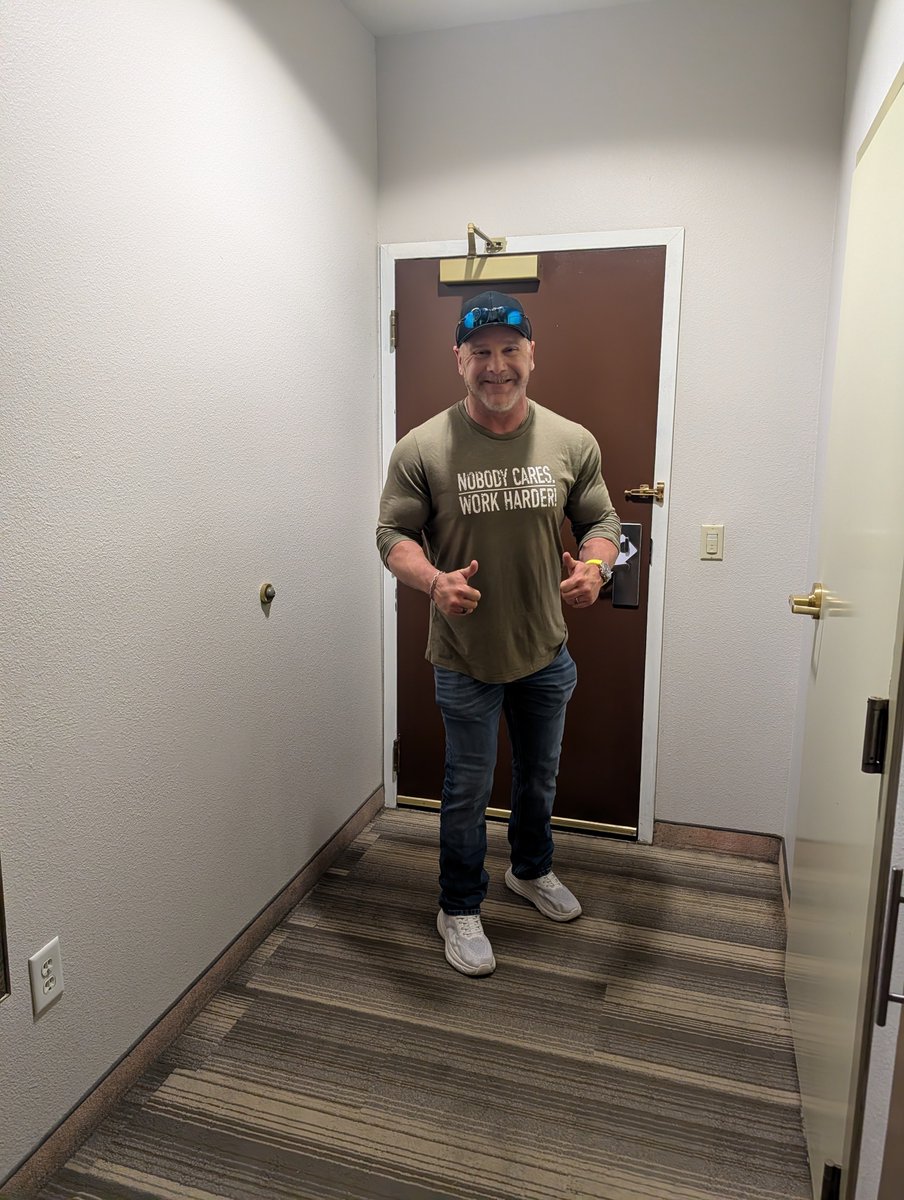 MrCoachEric's tweet photo. Made it to the hotel and still smiling. https://t.co/AJoSbvI9k5