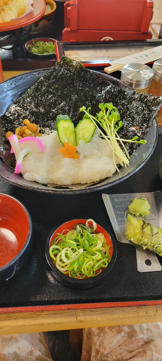 059pochijuro's tweet photo. これは『海苔おろし』❓🙄

何を食べに来たのか🤣

#よりいちゃんねる https://t.co/lACEL1gpk3
