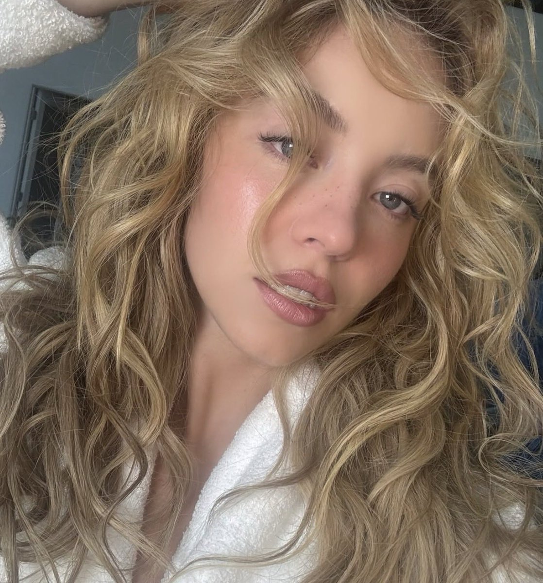 MAGAVoice's tweet photo. Patriot Sydney Sweeney just posted these photos and Liberals are absolutely losing their minds https://t.co/0Dfa518GpZ