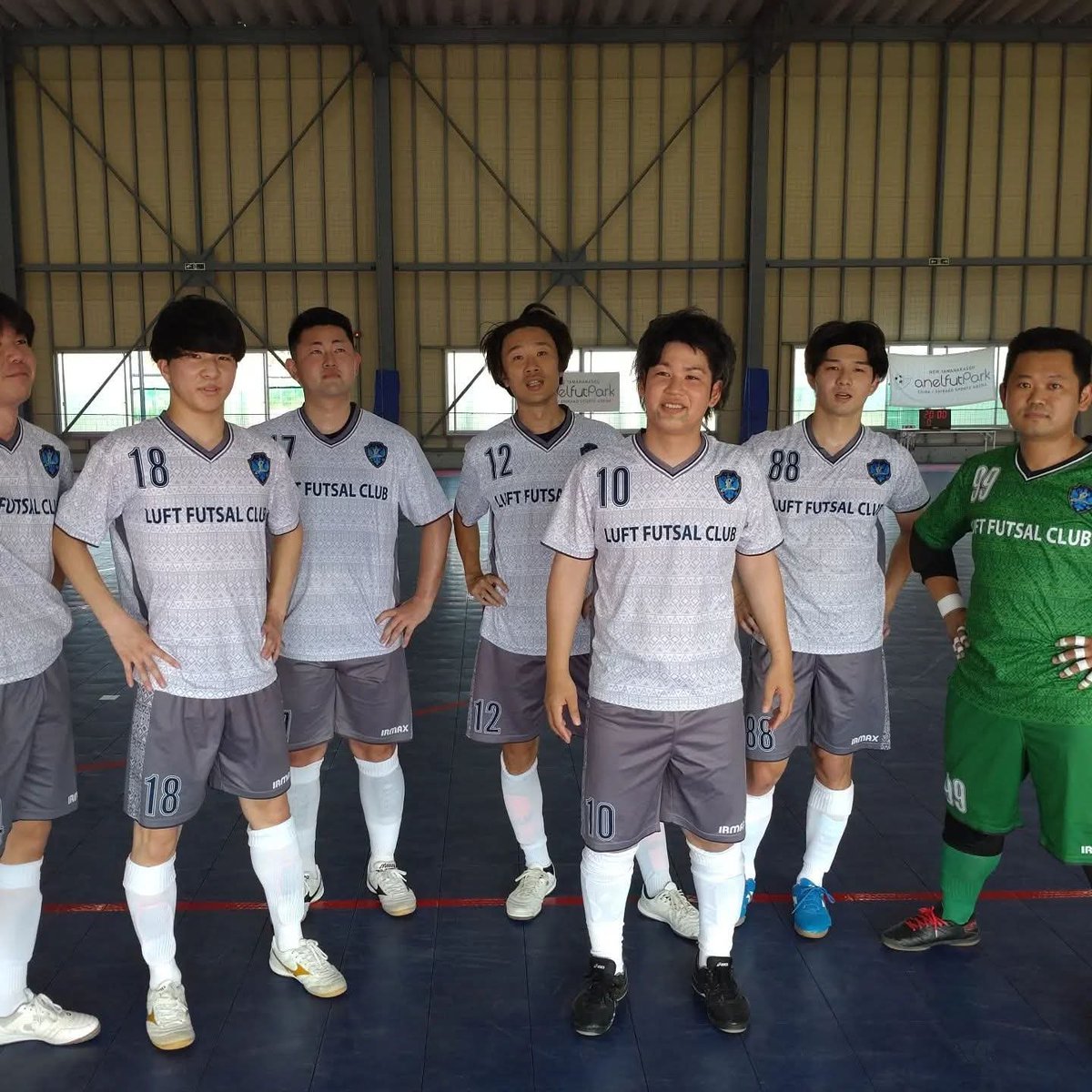 S_Katsu40's tweet photo. 4年前の海の日、白子で千葉県リーグの公式戦を戦っていたらしい⚽

相手は今 1部にいる強豪でたまたま前半をスコアレスに抑えるなど調子良かったがラスト1分で負傷、、。

膝の靭帯だが2026年の今もきちんと治療してなかったからかボール蹴るたびに痛みが出る。 https://t.co/Yi3iFiUW3r