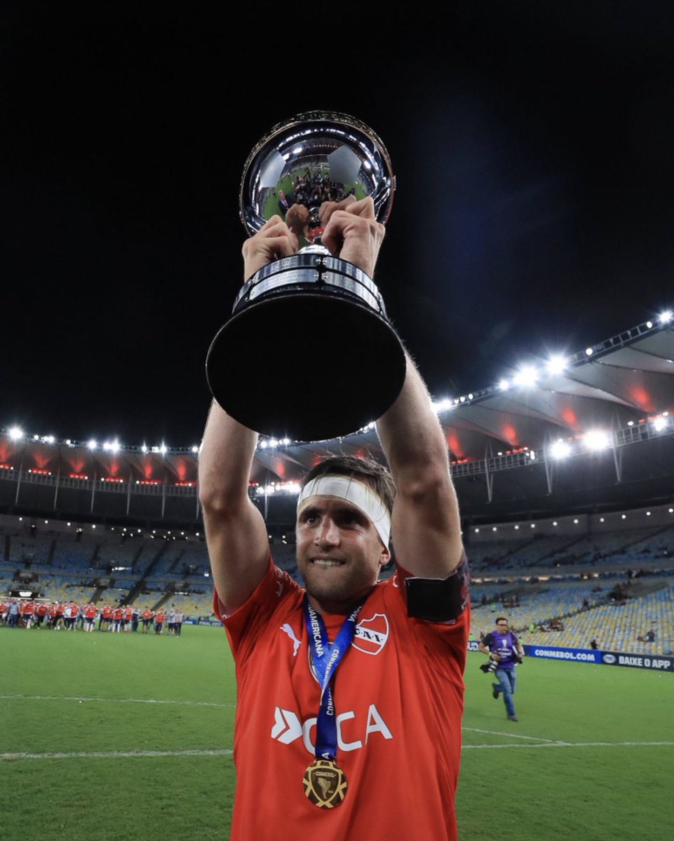joaquinmartos7's tweet photo. Que orgullo me da que el país te reconozca, te llegaron a cuestionar con ANGILERI pero vos siempre en silencio demostrando porque sos el mejor lateral que parió en suelo argentino, gracias eternas capitán. https://t.co/EzvVDq12bW