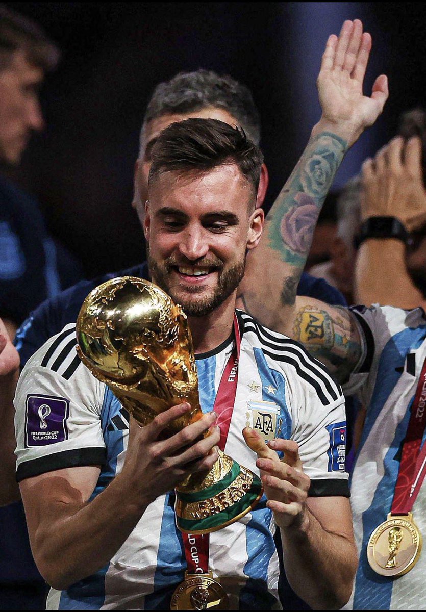 joaquinmartos7's tweet photo. Que orgullo me da que el país te reconozca, te llegaron a cuestionar con ANGILERI pero vos siempre en silencio demostrando porque sos el mejor lateral que parió en suelo argentino, gracias eternas capitán. https://t.co/EzvVDq12bW