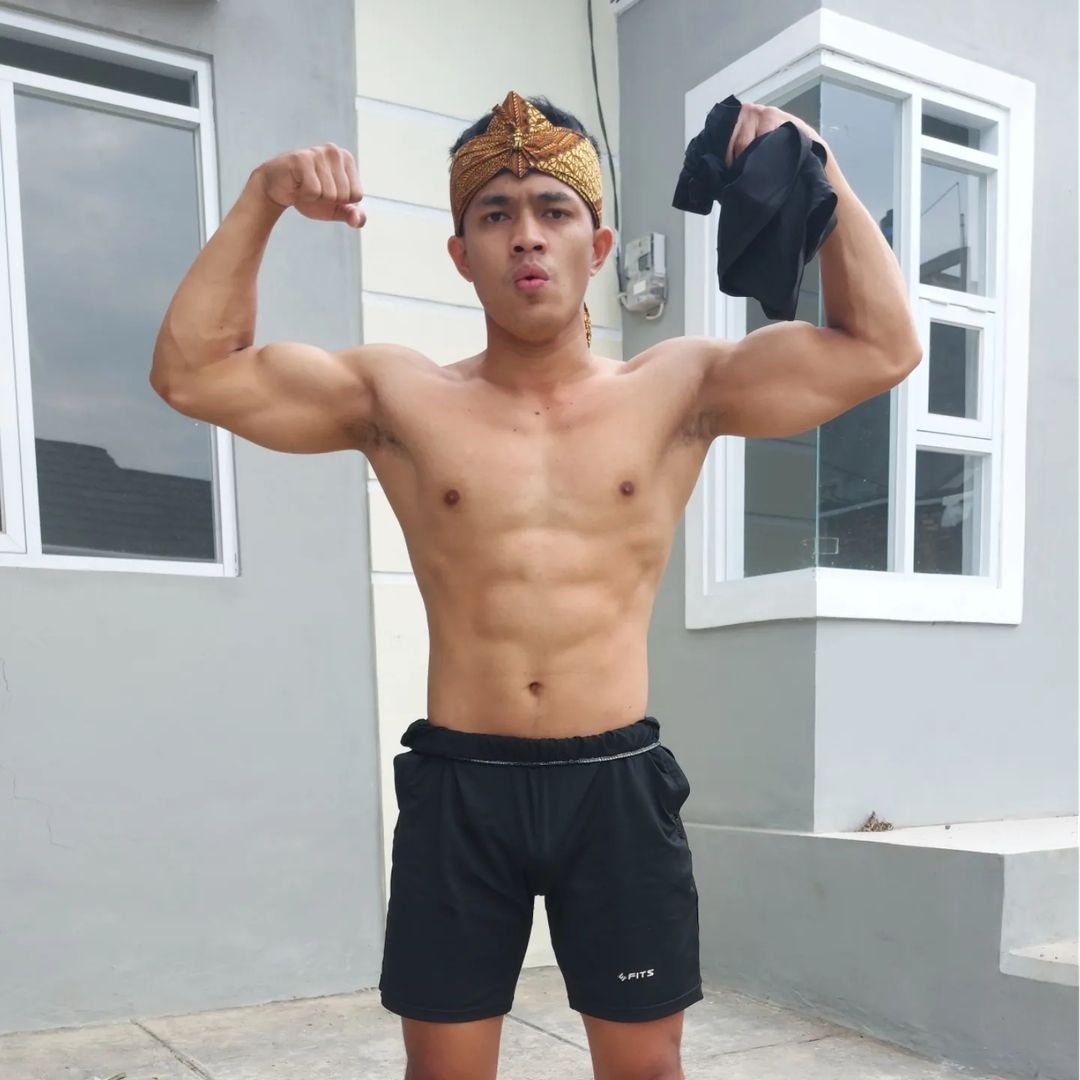 tophyper72's tweet photo. Yuda ini bisex ya, cewek cowok diembat sama dia

Nonton disini https://t.co/zSTbkysSY8 https://t.co/KoJgaoSuVZ