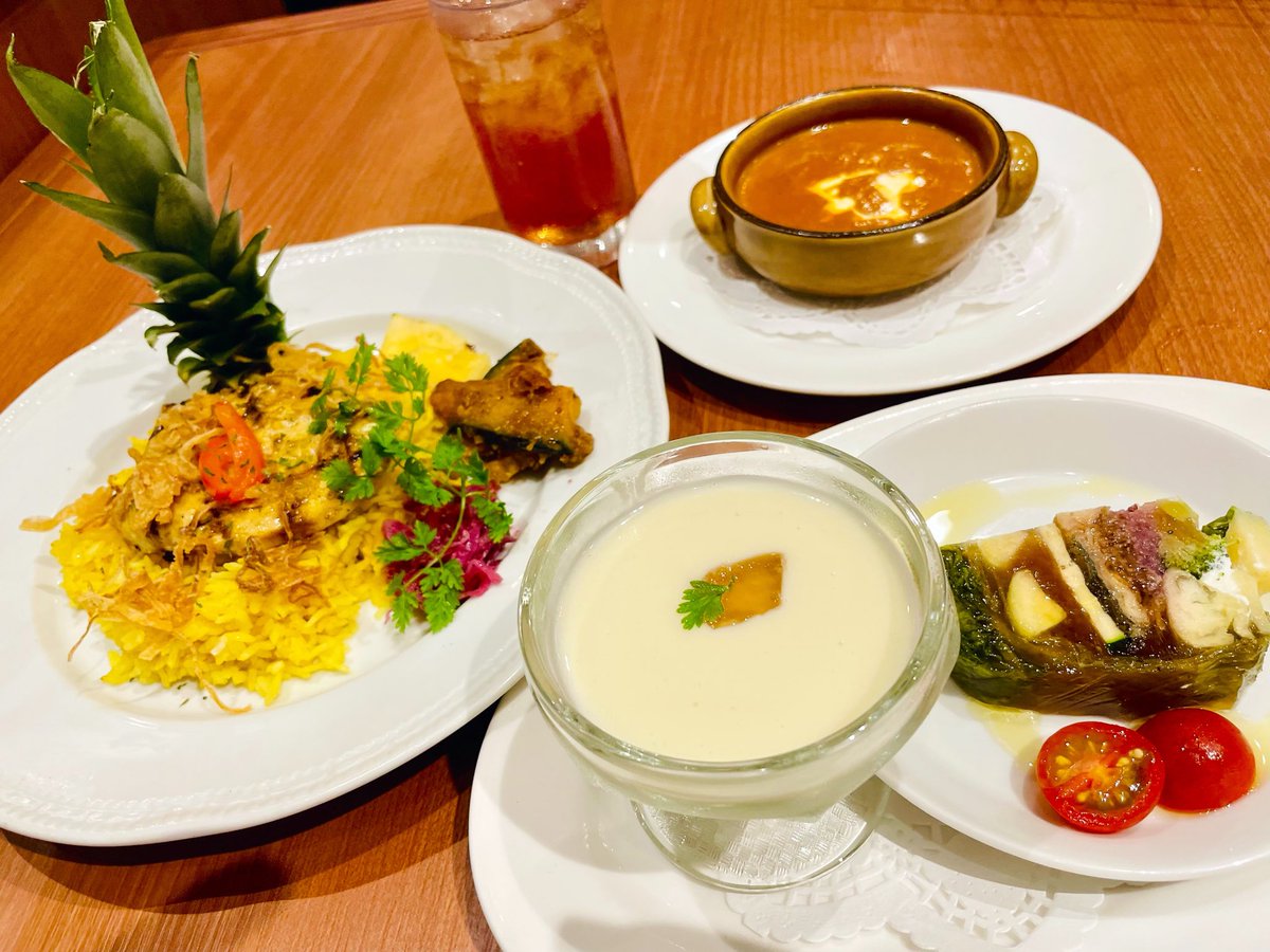 SAL900012's tweet photo. ロイヤルホスト で
気仙沼産メカジキグリルの
南国ココナッツカレー
夏の冷たい前菜・ドリンクセット を
いただきました！ https://t.co/oXA3km6TgU