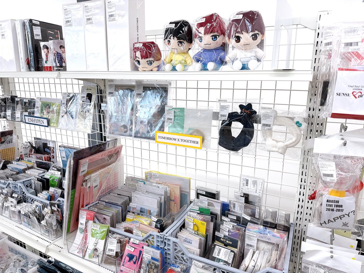 🪽公式K-POPグッズSHOP🪽 ＼ Plus K 梅田茶屋町店