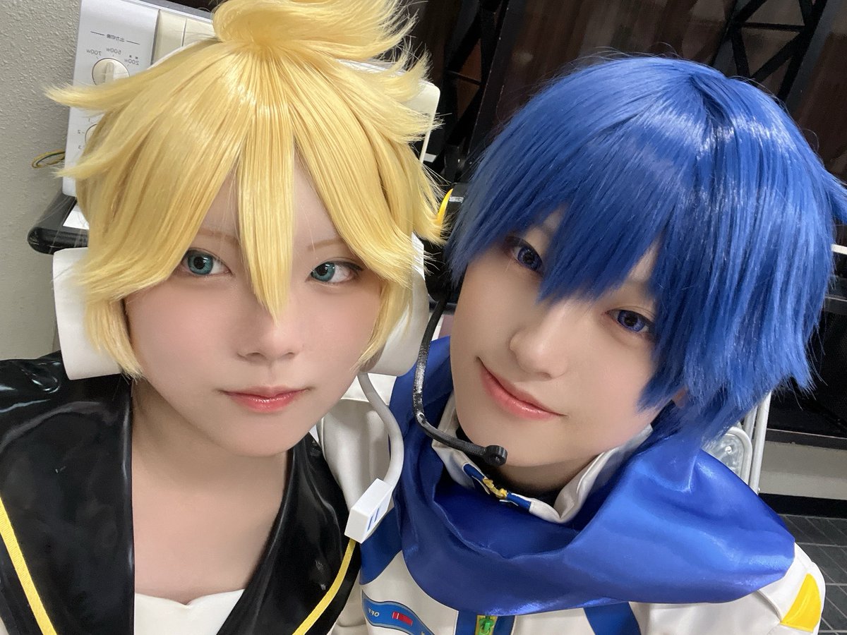 konenu0211's tweet photo. お互いのヘッドセットマイクがいい感じにあったからまぐねっとしてた（動詞）
ツーショ撮る時紺汰かいとの湿度高くなる https://t.co/9ove4BQT7R